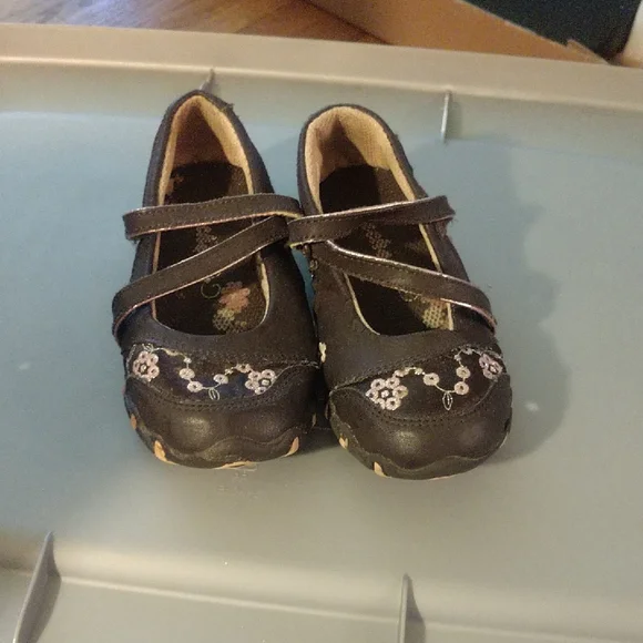 Skechers Floral Embroidered Kids Shoes - Picture 2 of 3